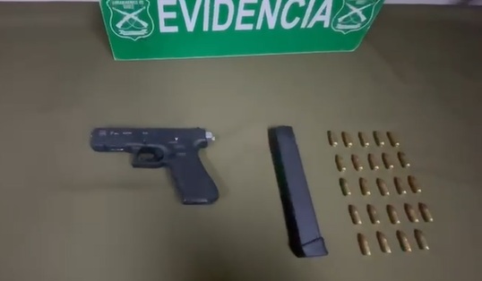 Detienen en La Pintana a sujeto de 19 años con antecedentes por homicidio y un arma de fuego