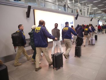 75 migrantes irregulares fueron expulsados a Perú, Colombia y República Dominicana por delitos de tráfico, robos y violación de menor