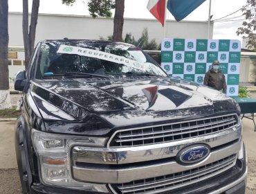 Cinco detenidos y una camioneta recuperada en La Cisterna tras investigación por robo en Las Condes