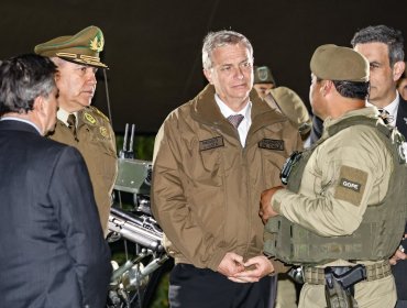 Presidente Kast en inspección de nuevas armas para Carabineros: "Se les exigió mantener orden público y se les dejó solos"