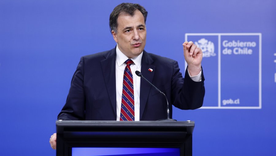 Vocero de Gobierno reconoce que el Presidente Kast "no está contento" con la rebaja de penas y defiende actuar del ministro Rabat