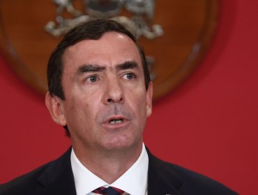 Oposición inicia estudio de eventual acusación constitucional contra ministro Rabat por rebaja de penas a condenados por delitos sexuales