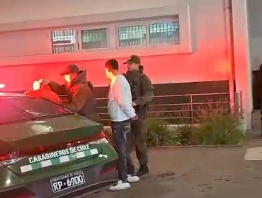 Tres detenidos por lanzar fuegos artificiales durante conmemoración en Maipú