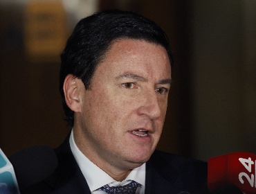 Senador Squella ofrece disculpas a la UDI tras dichos contra Hernán Larraín