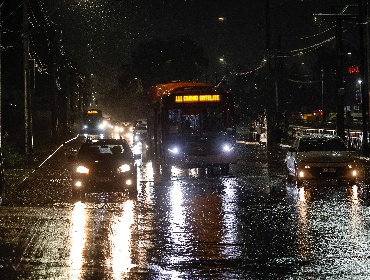 Dirección Meteorológica de Chile emite avisos por tormentas eléctricas y granizos en siete regiones