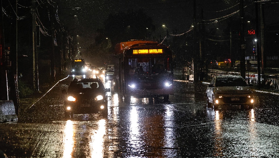 Dirección Meteorológica de Chile emite avisos por tormentas eléctricas y granizos en siete regiones