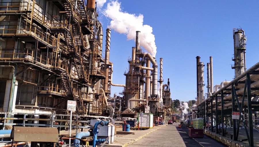 Enap enfrenta dos cargos gravísimos por emisiones contaminantes en Concón: arriesga perder su RCA o ser clausurada
