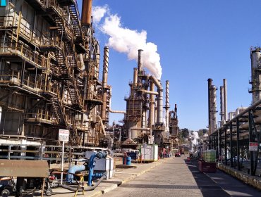 Enap enfrenta dos cargos gravísimos por emisiones contaminantes en Concón: arriesga perder su RCA o ser clausurada