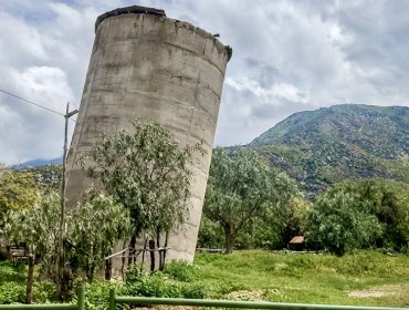 Como la Torre de Pisa: histórico silo de San Felipe preocupa por peligrosa inclinación