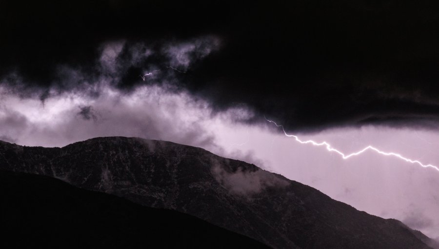 Declaran Alerta Temprana Preventiva para 13 comunas del interior de la región de Valparaíso por probables tormentas eléctricas