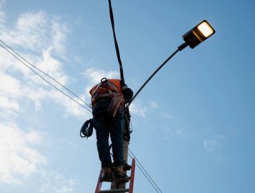 Finaliza instalación de 1.100 luminarias de eficiencia energética en sector Forestal de Viña del Mar