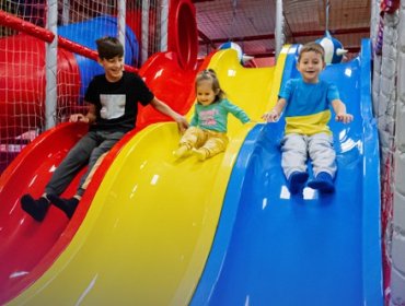 Sernac fiscaliza centros de entretención infantil en todo el país para verificar condiciones de seguridad