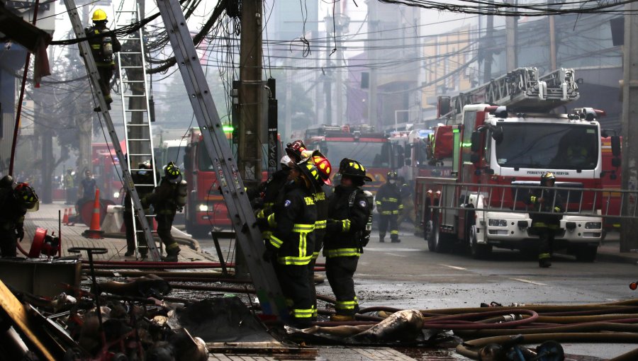 Trágico incendio en el centro de Concepción deja dos adultos mayores fallecidos y cuatro heridos