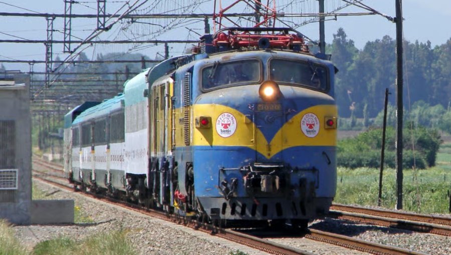 Una persona resultó con lesiones leves tras ser atropellado por el tren de la Teletón a metros de la estación en Talca