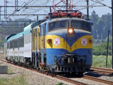 Una persona resultó con lesiones leves tras ser atropellado por el tren de la Teletón a metros de la estación en Talca