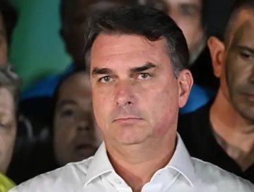 Diputado del Partido Liberal confirmó que Flávio Bolsonaro partió rumbo al "exilio" en EE.UU.