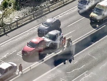 Colisión múltiple deja dos personas lesionadas en autopista Troncal Sur de Viña de Mar