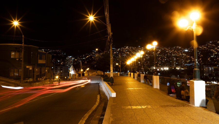 Valparaíso ampliará recambio de luminarias a 40 sectores con inversión de $5.100 millones