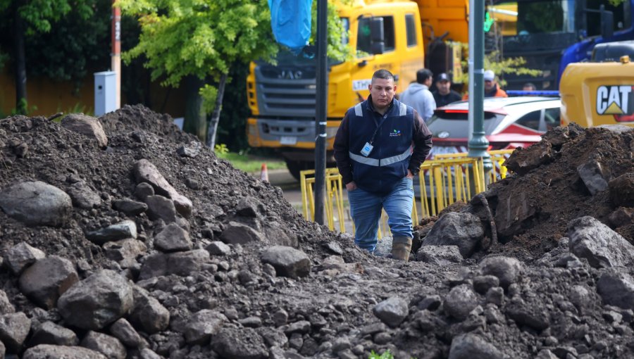 "Grito de auxilio": Alcaldesa de Las Condes advierte riesgo de un nuevo aluvión y exige maquinaria urgente