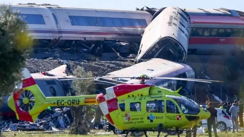 "Salimos despedidos por los aires": Sobrevivientes relatan el choque de trenes en España que deja al menos 68 muertos