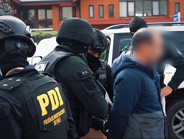 Detienen a sargento de Gendarmería acusado de cobrar a internos por traslados y beneficios carcelarios en Valdivia