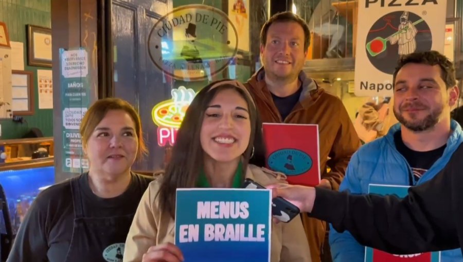 Pizzería de Valparaíso lanza primer menú en braille e invitan a otros locales a sumarse