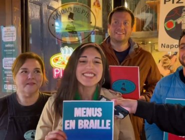 Pizzería de Valparaíso lanza primer menú en braille e invitan a otros locales a sumarse