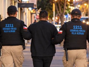 Dos sujetos fueron detenidos en Villa Alemana por amenazas con cuchillo y agresiones a personal de salud