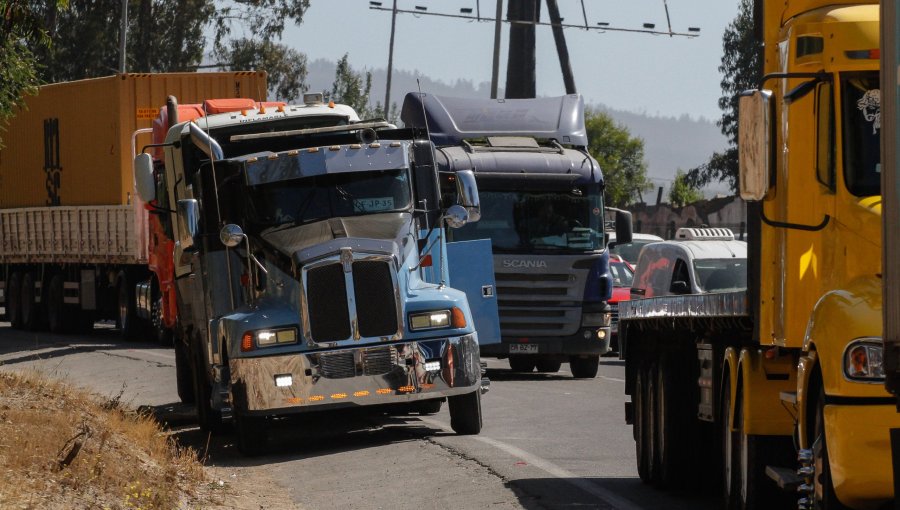 Camioneros independientes paralizan cerca de 200 máquinas y amenazan con mantener la protesta indefinidamente en San Antonio