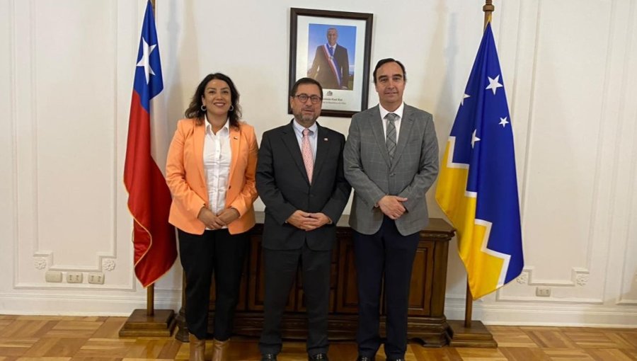 Canciller Pérez Mackenna da inicio a temporada antártica en visita de tres días a Punta Arenas