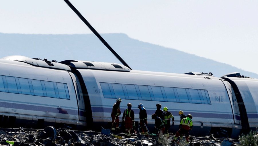 A 69 se eleva la cifra de muertos por el choque de trenes de alta velocidad en España