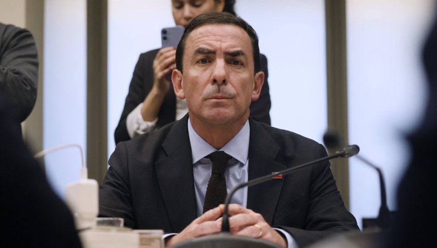 Gobierno admite "crisis grande" por caso del ministro Rabat y busca alinear al oficialismo ante eventual acusación constitucional