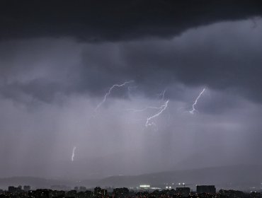 Alerta Temprana Preventiva para dos provincias y tres comunas de la V Región por probables tormentas eléctricas