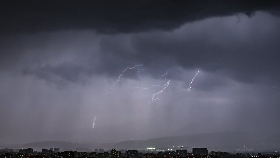 Alerta Temprana Preventiva para dos provincias y tres comunas de la V Región por probables tormentas eléctricas