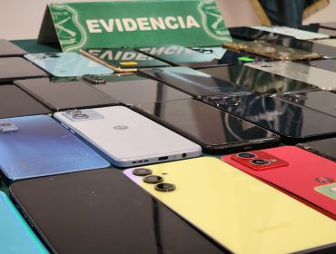 GPS de un celular robado permitió descubrir local con 135 teléfonos de origen ilícito en el Persa Biobío de Santiago