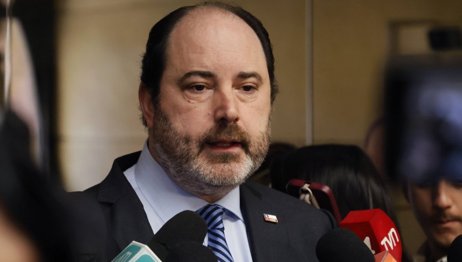 Ministro Tomás Rau califica como "no buenas" las cifras de desempleo y promete acelerar plan de reactivación laboral