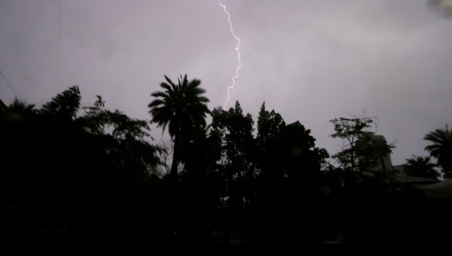 Declaran Alerta Amarilla para la región Metropolitana ante probables tormentas eléctricas con granizos