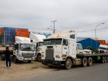 Paro de camioneros en San Antonio amenaza con desatar efecto dominó y extender las movilizaciones a lo largo de todo Chile