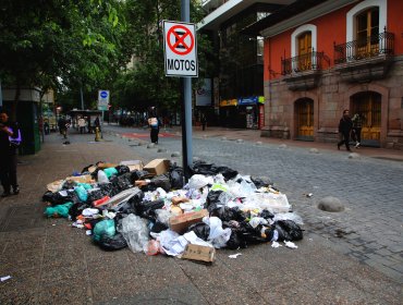 Activan plan de contingencia en Santiago por acumulación de basura tras paro de recolectores del turno nocturno