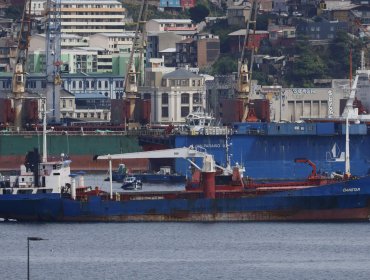 Buque chileno "Danstar" alista operaciones en Punta Arenas para inaugurar la polémica ruta marítima con las islas Malvinas