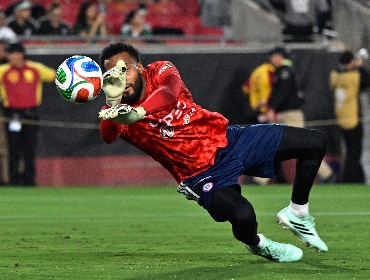 Swansea de Vigouroux golea 4-0 a Blackburn y se afirma como sublíder