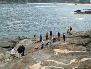 Hombre de 35 años muere tras ser arrastrado por una ola mientras pescaba en roqueríos de Zapallar