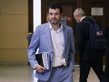 UDI recurre a Comisión de Ética contra diputado Bassa por dichos sobre red de pedofilia